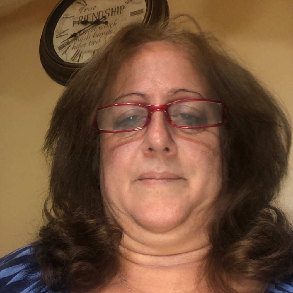 Meet your Posher, Carmela